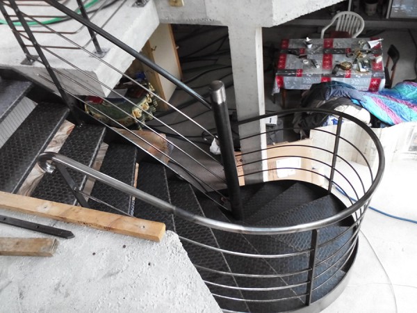 Installation d'escalier métallique à POULLAN SUR MER 